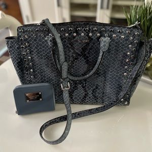 Michael Kors medium size handbag/purse w/matching zip wallet